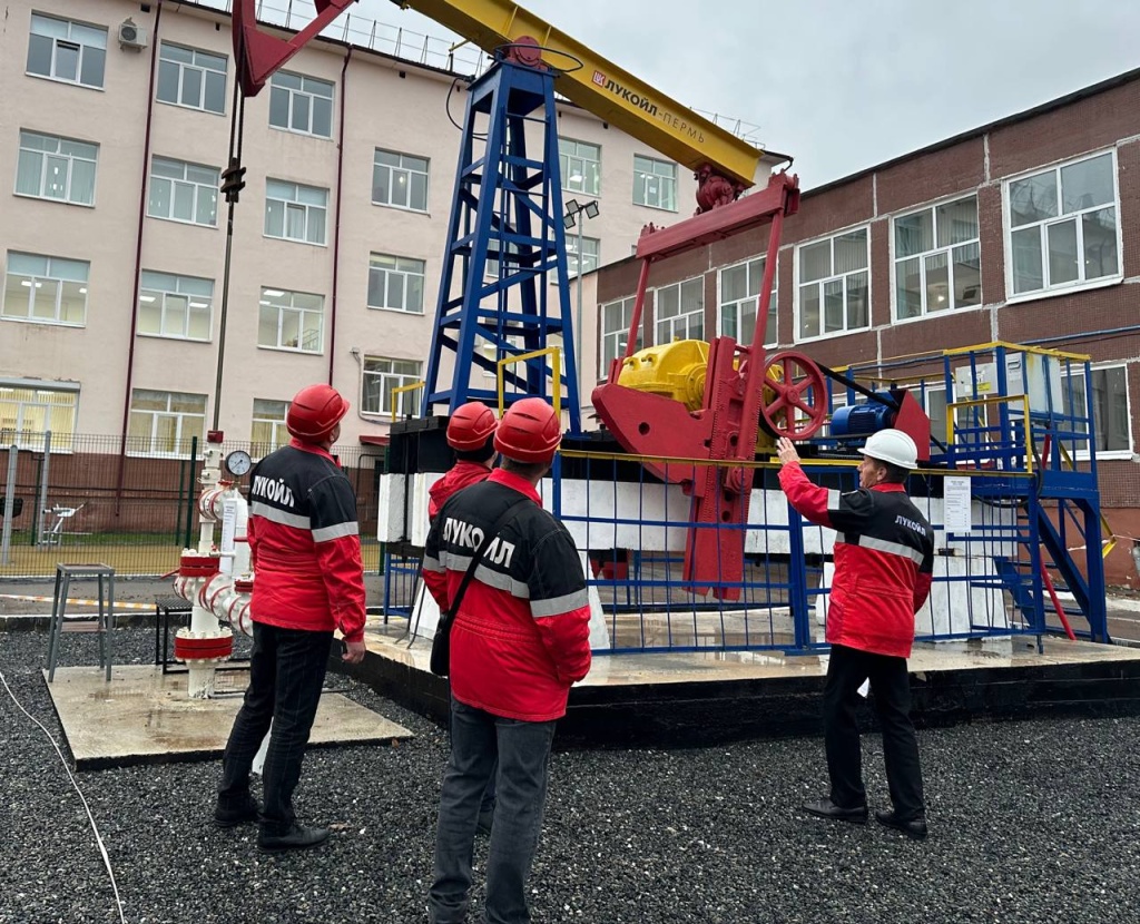 бурильщик скважин